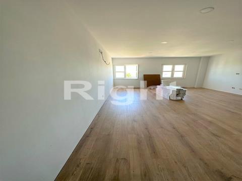 New 2 bedroom flat with 2 parking spaces in Serra de Carnaxide
