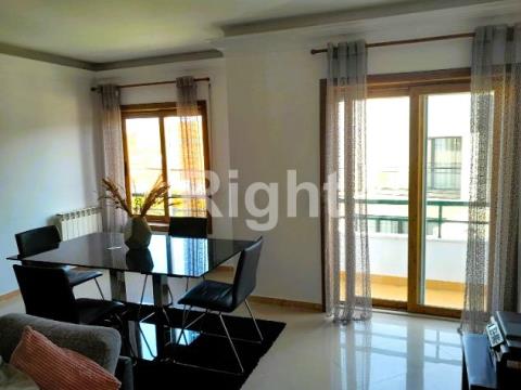 2 bedroom flat with garage and storage room in Abrunheira/Sintra