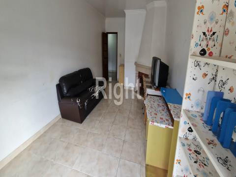 3 bedroom flat with garage and storage room in Cacém