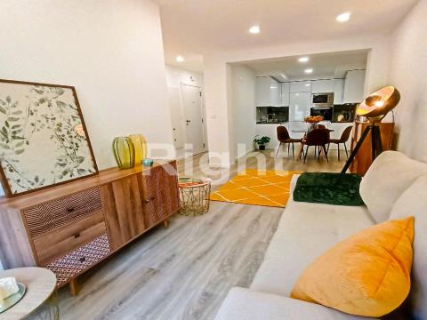 Fully refurbished one-bedroom flat with patio in Benfica