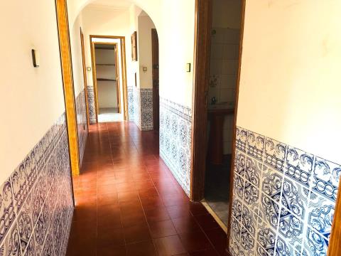 2 bedroom flat with storage room in Massamá