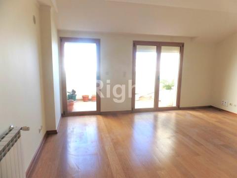 3-bedr. apartment with parking space and storage room in Benfica