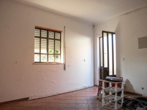 Maison de 2+1 chambres à rénover à Coimbra