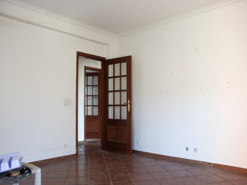 2+1 bedroom house for remodeling in Coimbra