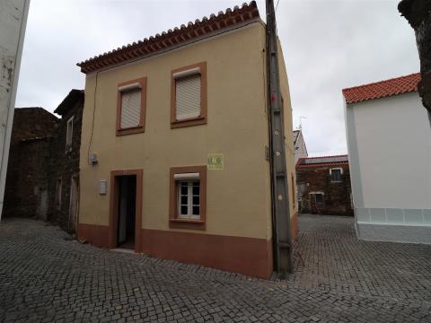 Houses to rebuild in Benquerenças, Castelo Branco