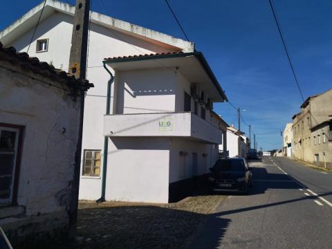 House in Cebolais de Cima to remodel, with backyard and garage