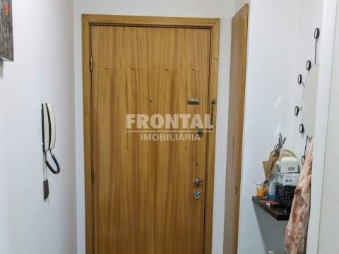 Apartamento T3 no Campo Alegre: Conforto e Comodidade em Condomínio Fechado