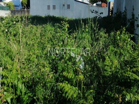 Land of 260m2 in Trofa for construction