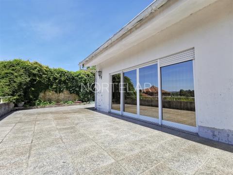 Detached villa with garden of 1400m2 and view over the River Ave