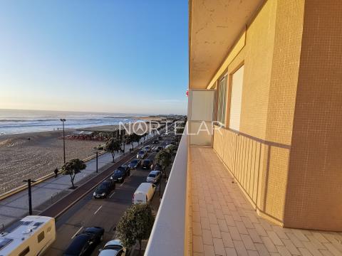 T3 apartment equipped on the 1st line of sea in Póvoa do Varzim.