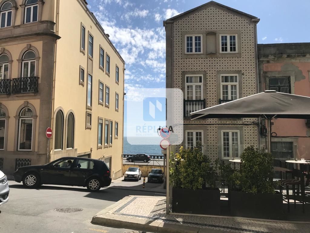 Store at Foz do Douro Réplica Real Estate Porto