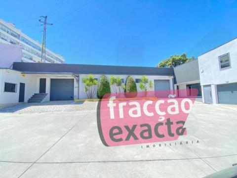 Armazém + Moradia + Garagens Box (648 m2) - São Roque/ Circunvalação