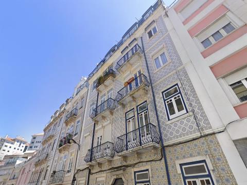 5-bedroom apartment full of charm in Graça