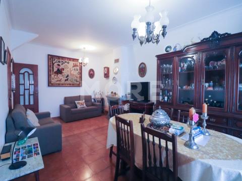 Moradia T3 com quintal