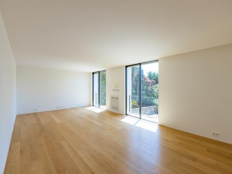Apartamento T3 Duplex com Terraço e Piscina com Vistas de Mar na Foz do Douro