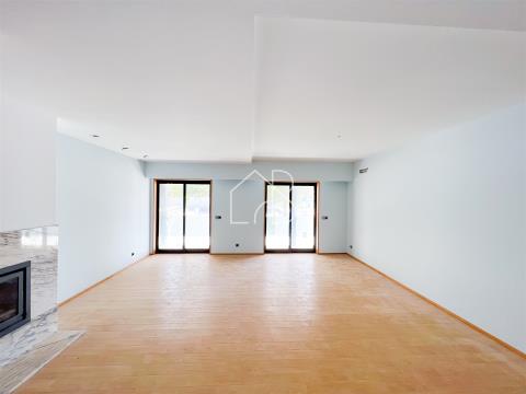 T2+1 Duplex Remodelado em Abade do Neiva, Barcelos,  para venda