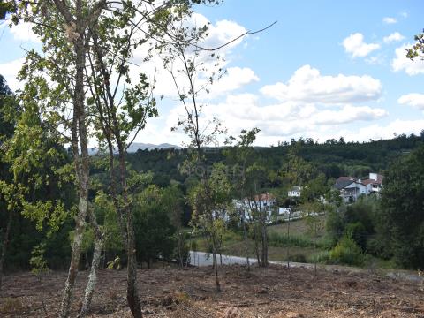 Terreno com viabilidade de construção, situado entre Figueiró e Vil de Soito.