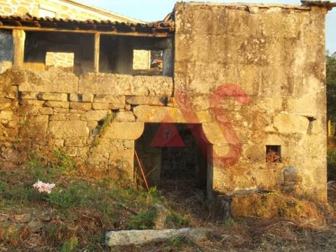 Moradia para restauro em Fontoura, Valença