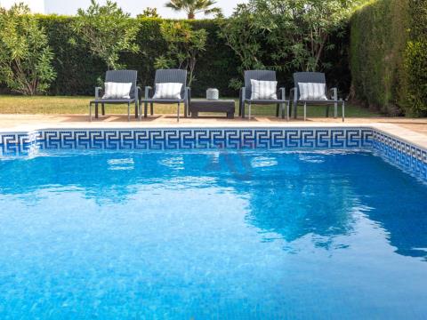 Casa indipendente T4 con piscina a Albufeira
