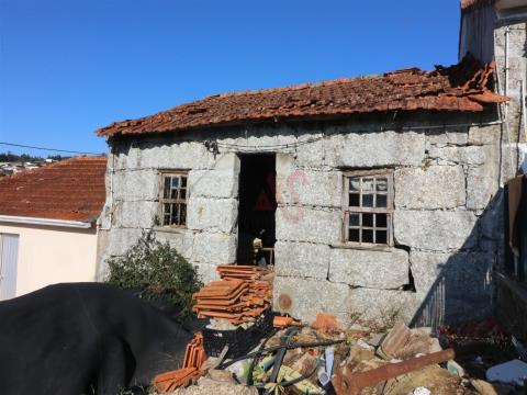 Casa T1 para restauración en São Miguel, Vizela