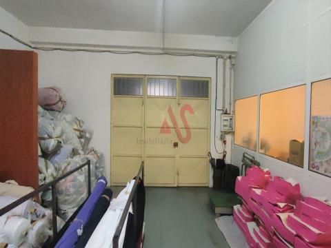 Armazéns com área total de 357 m2 em Vila Nova de Famalicão