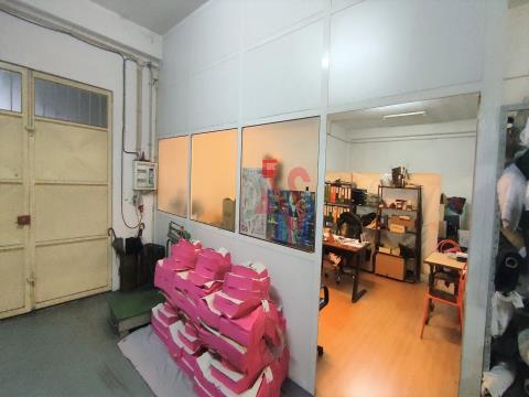 Lagerhallen mit einer Gesamtfläche von 357 m2 in Vila Nova de Famalicão