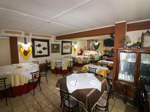 Restaurant transfer in the center of Santo Tirso