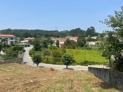 Plot of land for construction with 1,030 m2 in Lordelo, Guimarães