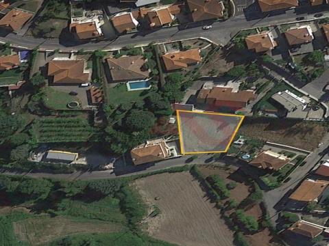 Plot of land for construction with 1,030 m2 in Lordelo, Guimarães