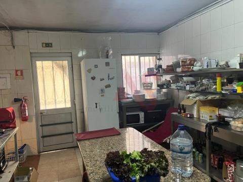 Trespasse Café et supérette « Gaspar » à Brito, Guimarães