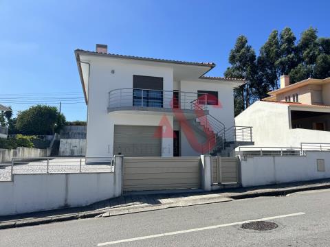 Detached house T3 refurbished 5 minutes from the center of Guimarães