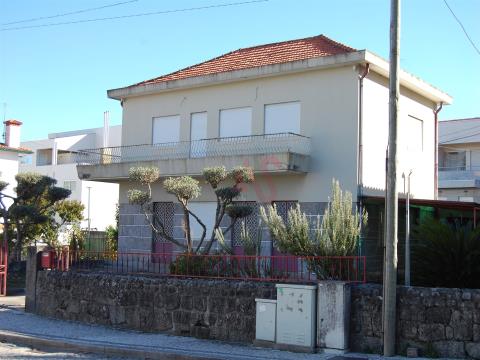 Haus 4 Schlafzimmer zur Restaurierung in Vila das Aves, Santo Tirso