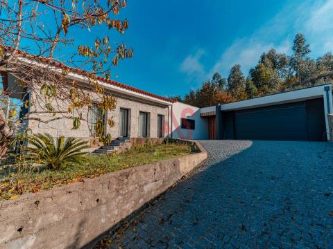 Nuova villa con 3 camere da letto a Corvite, Guimarães