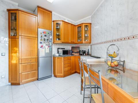 Appartamento con 3 camere da letto e terrazza a Urgezes, Guimarães