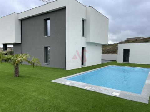 New 3 bedroom villa on the coast in Boim, Lousada