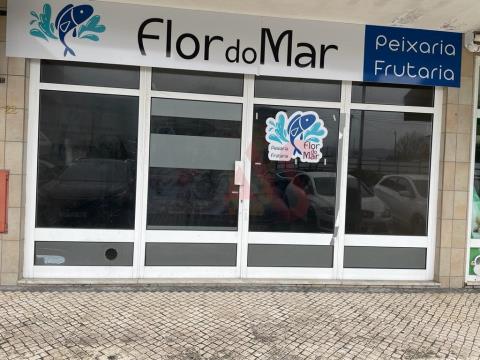 Loja para comércios/serviços em Ronfe, Guimarães