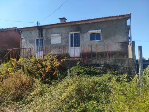 Deux maisons à restaurer à Calvos, Guimarães