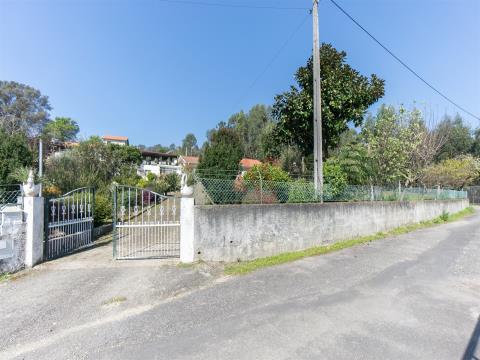 Single storey house T3 on a plot of land of 2,700 m2 in Vila Verde, Braga