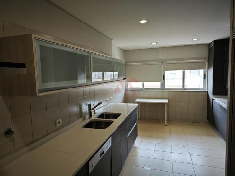 Apartamento de 2+1 dormitorios en Guimarães