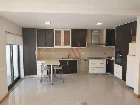 3-Zimmer-Wohnung mit Dachboden zu vermieten in Arcozelo, Barcelos