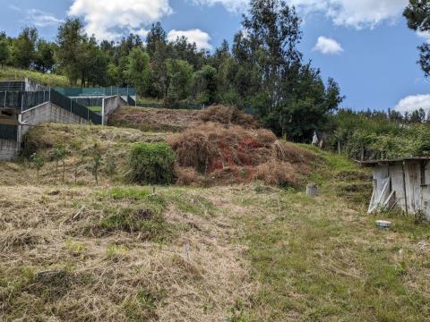 Building land with 677m2 in Mascotelos, Guimarães