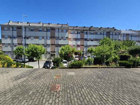 Apartamento de 3 dormitorios en Vila das Aves, Santo Tirso