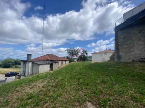 Chalet de 3 dormitorios para restauración en Figueiras, Lousada