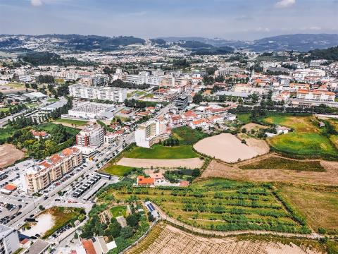 Land for construction with 4,130 m2 in the center of Felgueiras