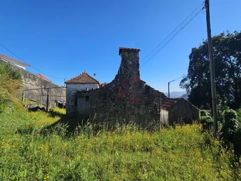 Casa de 3 dormitorios para restauración total en Roriz, Santo Tirso