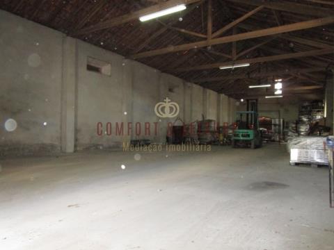 Warehouse for rent located in central area in Bombarral, Leiria