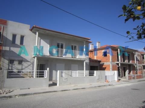 ANG1054 - 4 Bedroom House for Sale in Marinha Grande