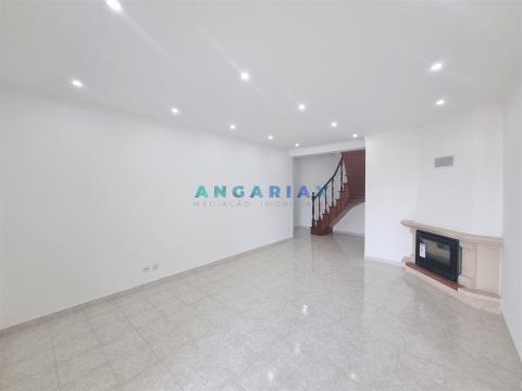 ANG741 - Apartamento T3+1 Dúplex para Venda em Gândara dos Olivais, Leiria