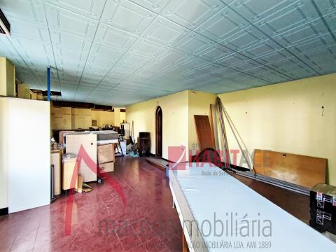 Shop for sale in Nogueira, Braga with 170 m2   Large space with lots of natural light  This property