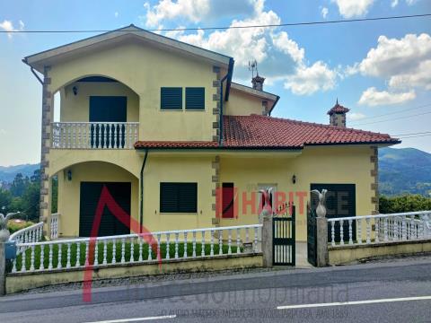 Detached T6 house for sale in Vade, Vila Verde  This house consists of a T0, T2 and T3, all with an 